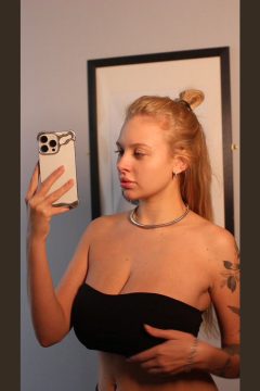 hot busty blonde in sexy selfie