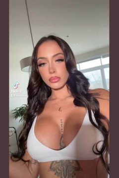 sexy tatooed mom with big tits in sports bra